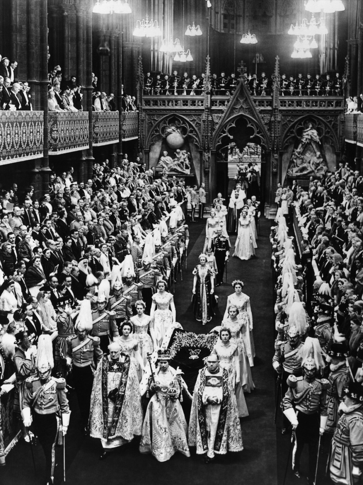 英チャールズ国王の戴冠式で使用される王冠について分かっていること