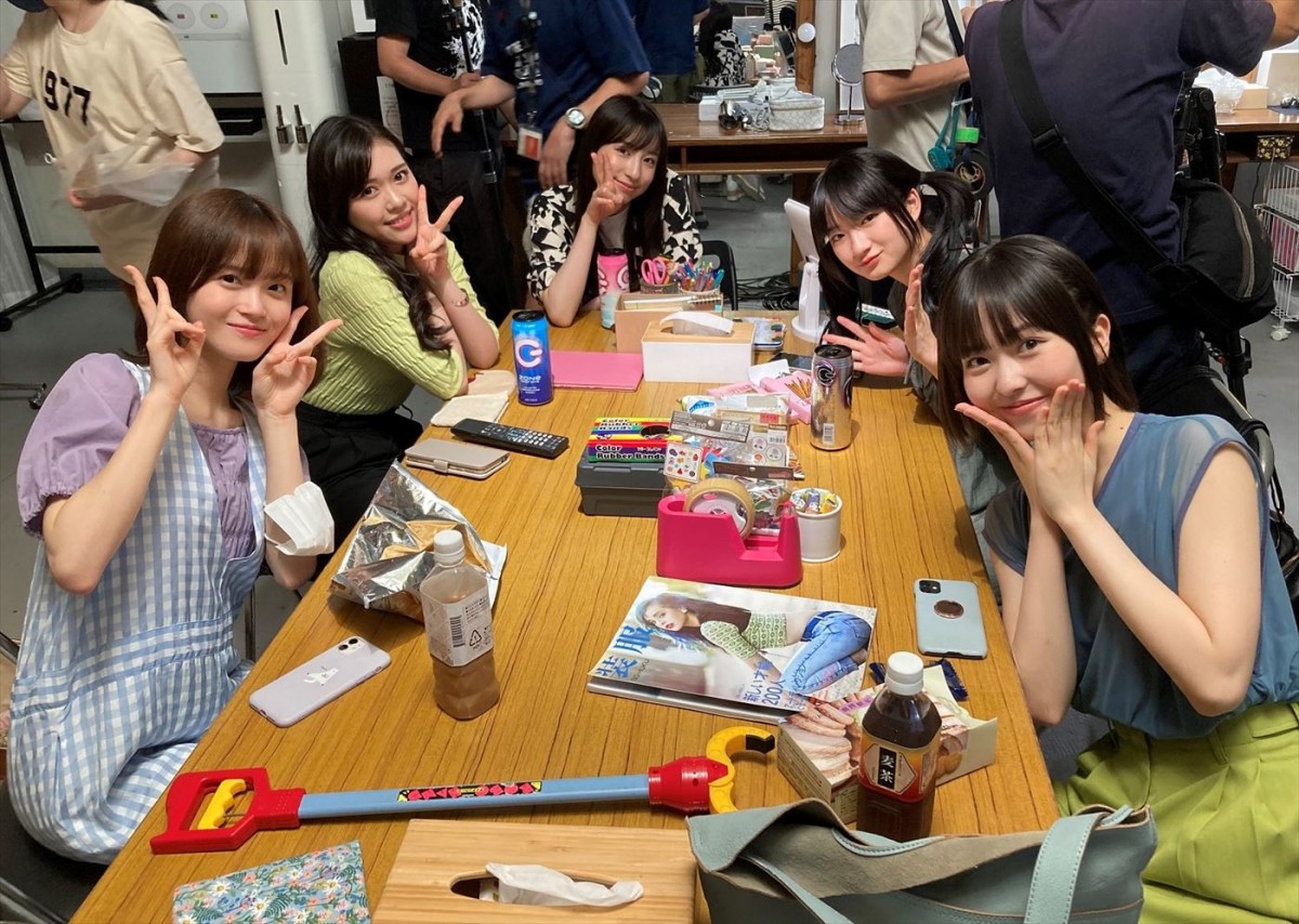 松村沙友理ら撮影現場で笑顔あふれる！　劇場版『推し武道』メイキング写真一挙解禁