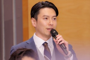 西村元貴、ドラマ『ケイジとケンジ、時々ハンジ。』記者会見に登場
