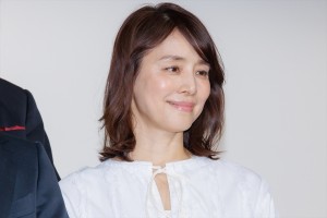 石田ゆり子、Netflixシリーズ『THE DAYS』ワールドプレミアに登場