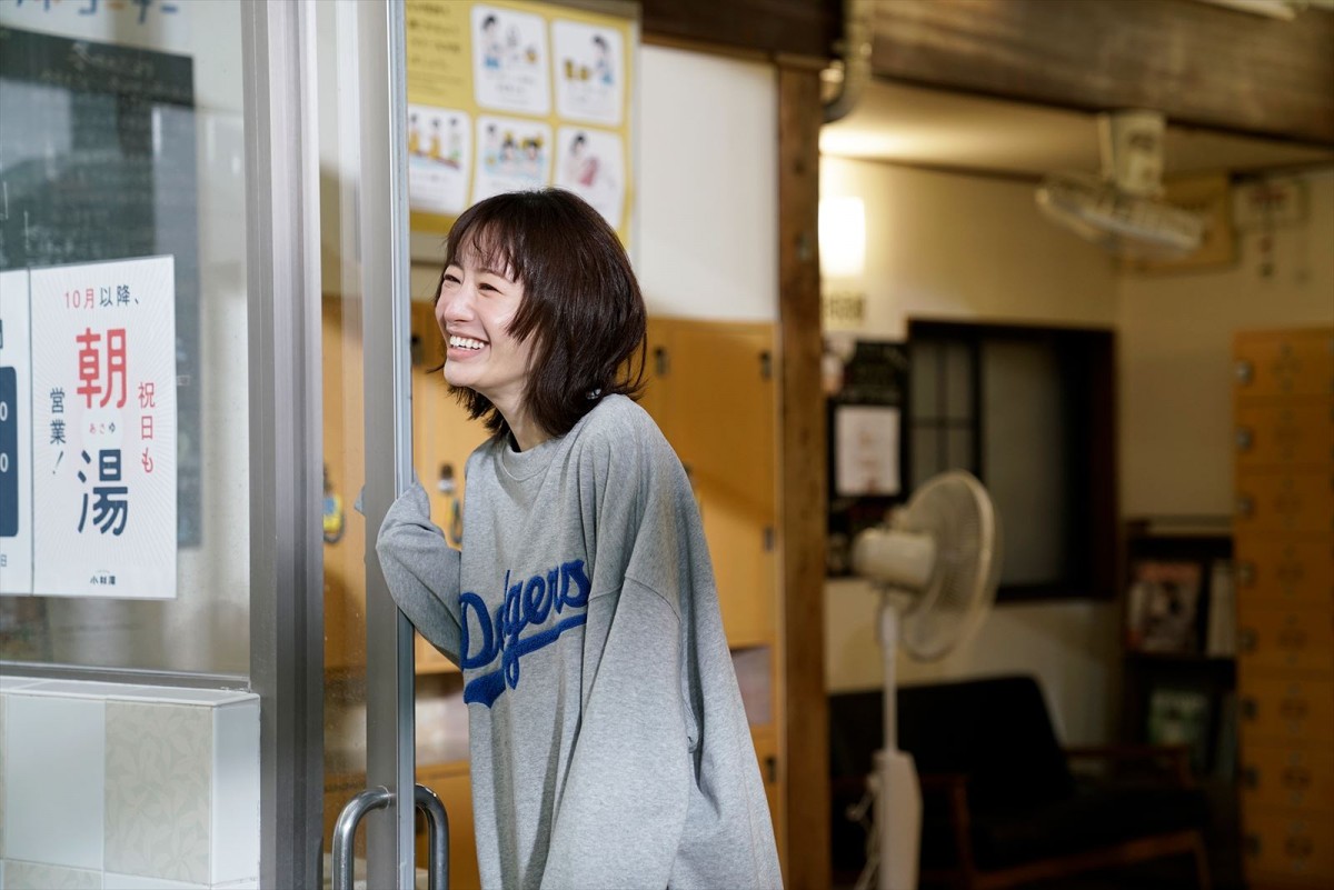 吉岡里帆主演『アイスクリームフィーバー』女性たちの何気ない日常切り取る場面写真10点公開　人気老舗銭湯とコラボも決定！