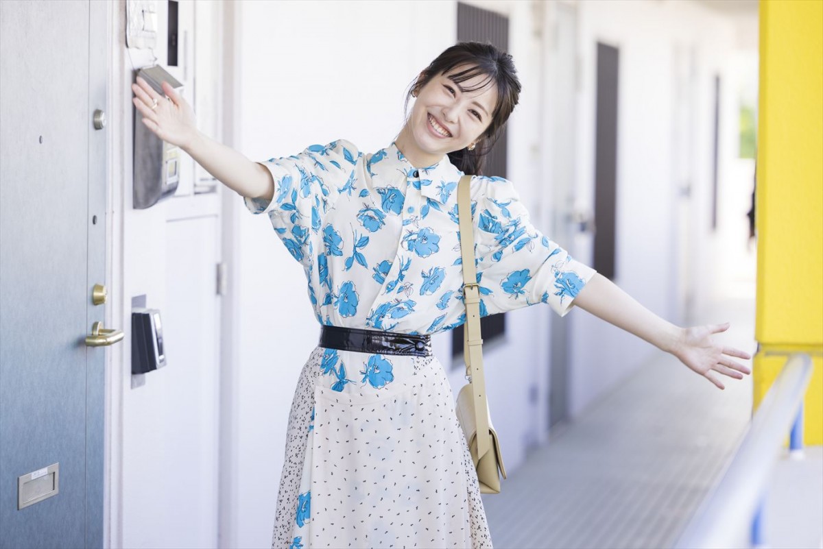 浜辺美波、マリーンズ・佐々木朗希選手がウキウキと友人たちに会いに行く姿を好演！　ロッテ チューインガム新CM、6.1放送開始