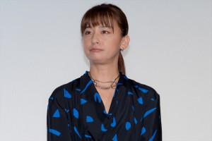 尾野真千子、映画『渇水』完成披露舞台挨拶に登場