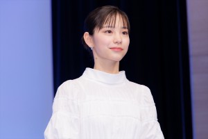 當真あみ、映画『水は海に向かって流れる』完成披露試写会に登場