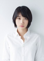 夜ドラ『ミワさんなりすます』に出演する松本穂香