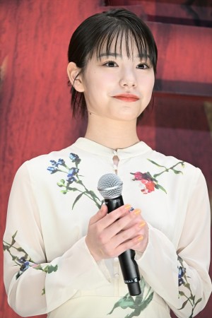 當真あみ、映画『忌怪島／きかいじま』初日舞台挨拶に登場