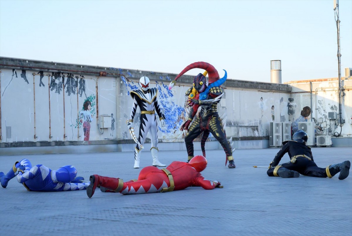 大友花恋、フィッシャーズが参戦！　Vシネクスト『爆竜戦隊アバレンジャー20th 許されざるアバレ』本予告解禁