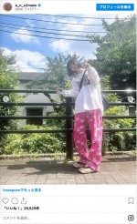 リラックスした装いのあのちゃん　※「あの」インスタグラム