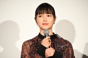 宮崎あおい、映画『大名倒産』公開初日舞台挨拶に登場
