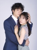 ドラマ『癒やしのお隣さんには秘密がある』主演（左から）小関裕太、田辺桃子