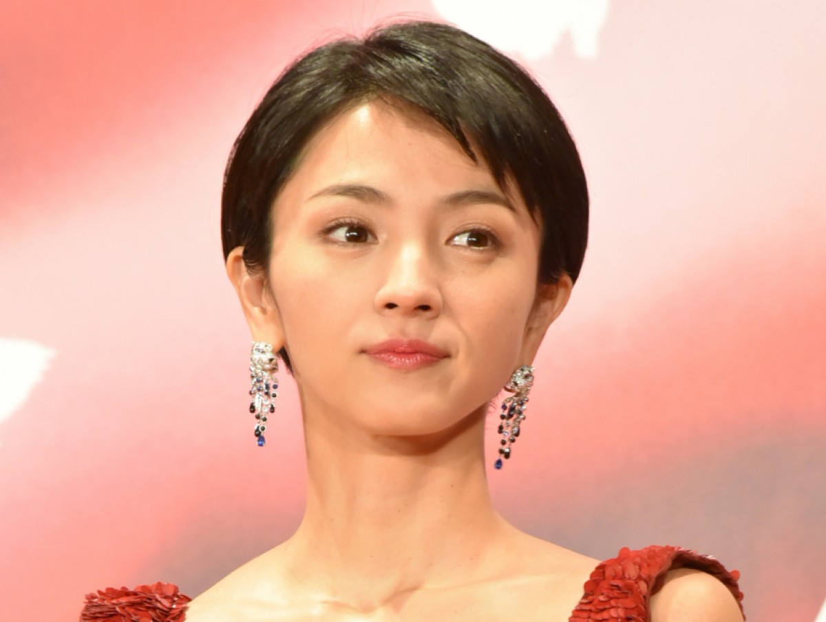 ドラマ『Women』でヒロインの青柳小春を演じた満島ひかり