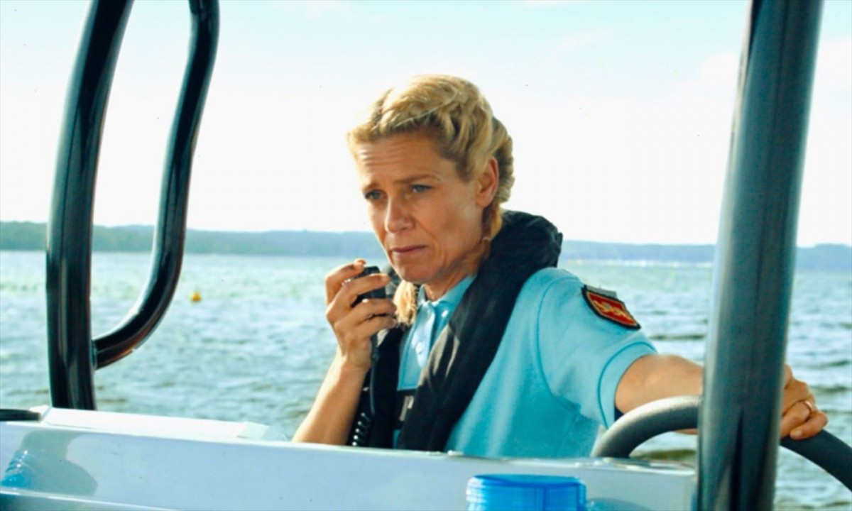 フランス初のサメ映画『シャーク・ド・フランス』8.11公開　他と一線を画すスタイリッシュなコメディに