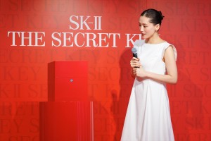 綾瀬はるか、「SK-II シークレットキーハウス」オープン記念イベントに登場