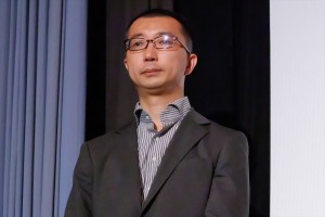 寺井広樹監督、映画『散歩屋ケンちゃん』初日舞台挨拶に登場