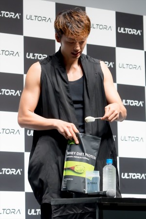 竹内涼真、ULTORA／アンバサダー就任＆新CM記者発表会に登場