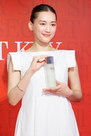 綾瀬はるか、「SK-II シークレットキーハウス」オープン記念イベントに登場