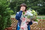 ドラマ『日曜の夜ぐらいは...』のクランクアップを迎えた清野菜名