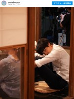 【写真】“こっちチラ見した向井くん”赤楚衛二のオフショットにファンもん絶「尊すぎます」