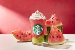 スタバ初の“スイカ”のフラペチーノ発売決定！　まるかじりしたときのジューシーな甘さを表現