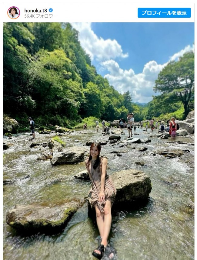 土屋炎伽、渓流で涼む姿も美しい　※「土屋炎伽」インスタグラム