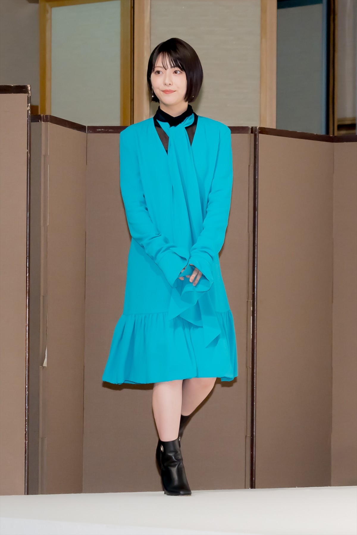 浜辺美波、華やか＆キュートな姿で魅了！　『ゴジラ-1.0』イベントでのコーデを振り返る