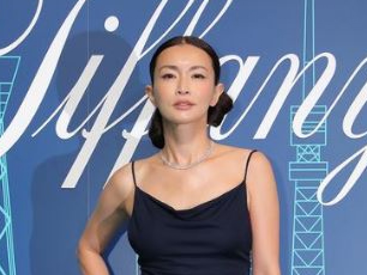 長谷川京子、スリット入った黒ドレス姿にファンほれぼれ「めっちゃ