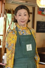 ドラマ『あたりのキッチン！』に出演する峯村リエ