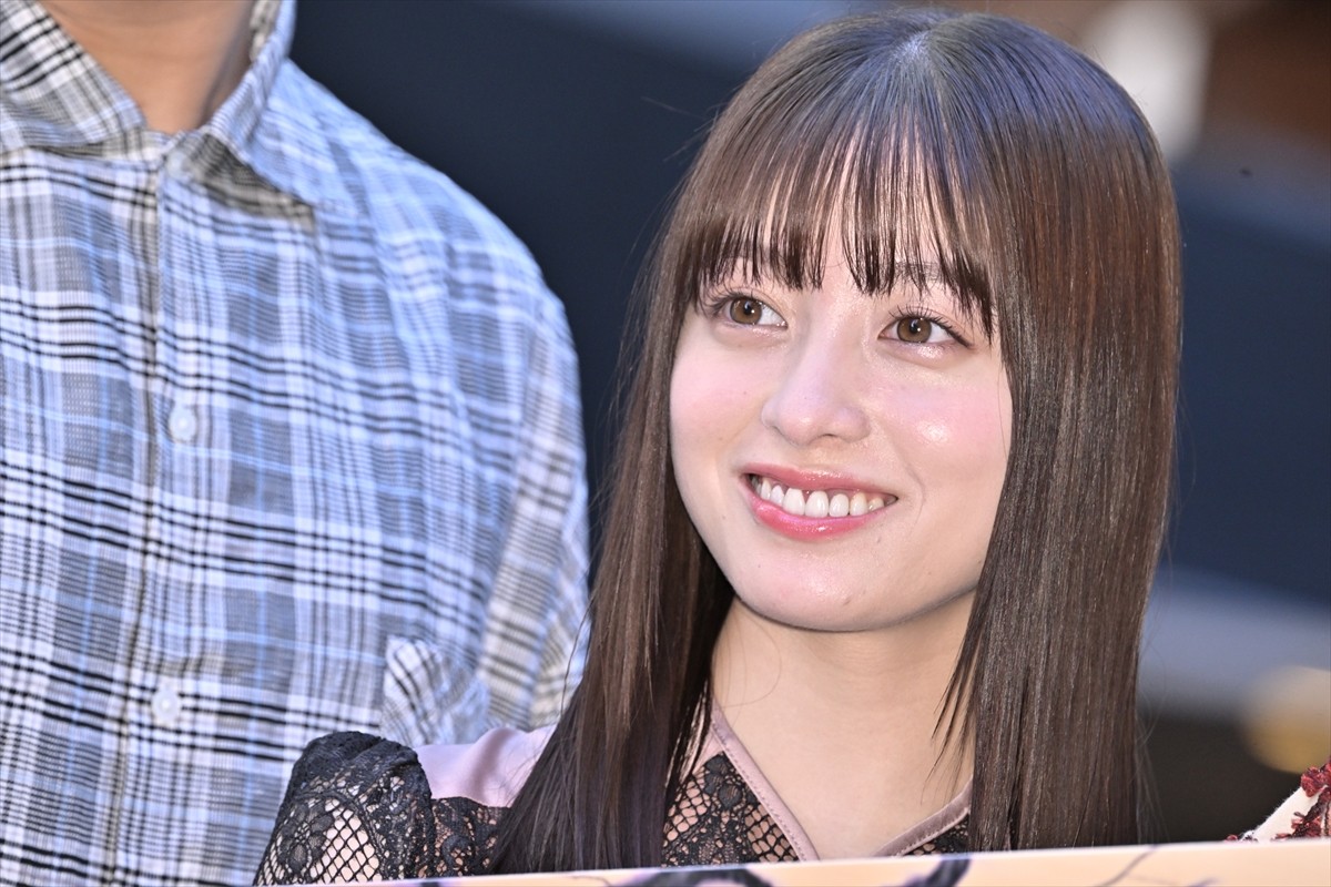 橋本環奈、縁結びに「すごく新鮮な気持ち」　ジャニ―スWEST・重岡大毅とイベント登場
