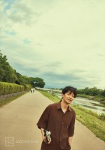 津田健次郎写真集『ささやき』より