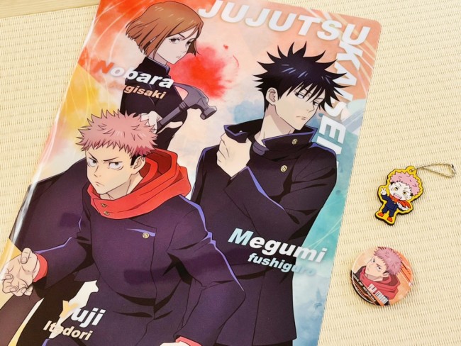 『呪術廻戦』×「くら寿司」が初コラボ！　限定ラバマスは各キャラが“手に持つ商品”に注目＜実物レポ＞