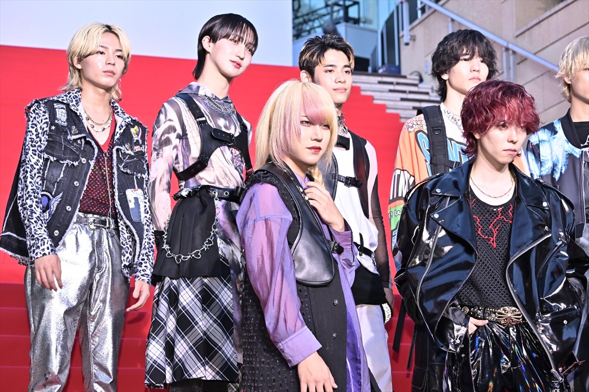 YOSHIKI、ハリウッドに名を刻む初の日本人に　HYDEとともに六本木に登場