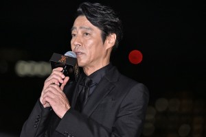 堤真一、映画『おまえの罪を自白しろ』プレミアイベントに登場