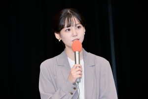 ドラマ8『ハイエナ』記者会見で司会を務めた中原みなみ・テレビ東京アナウンサー