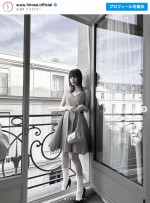 【写真】広瀬すず、パリでルイ・ヴィトンのワンピース姿「美形すぎる」　髪色の変化にも注目