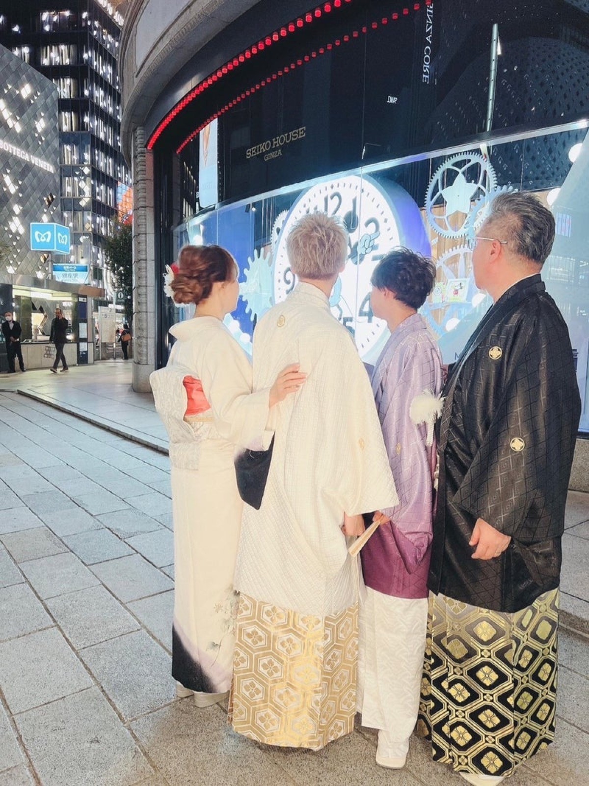 渡辺美奈代、次男の成人式前撮りで“和装家族ショット”披露　「素敵なご家族」「お似合い」