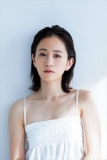 映画『一月の声に歓びを刻め』に出演する前田敦子