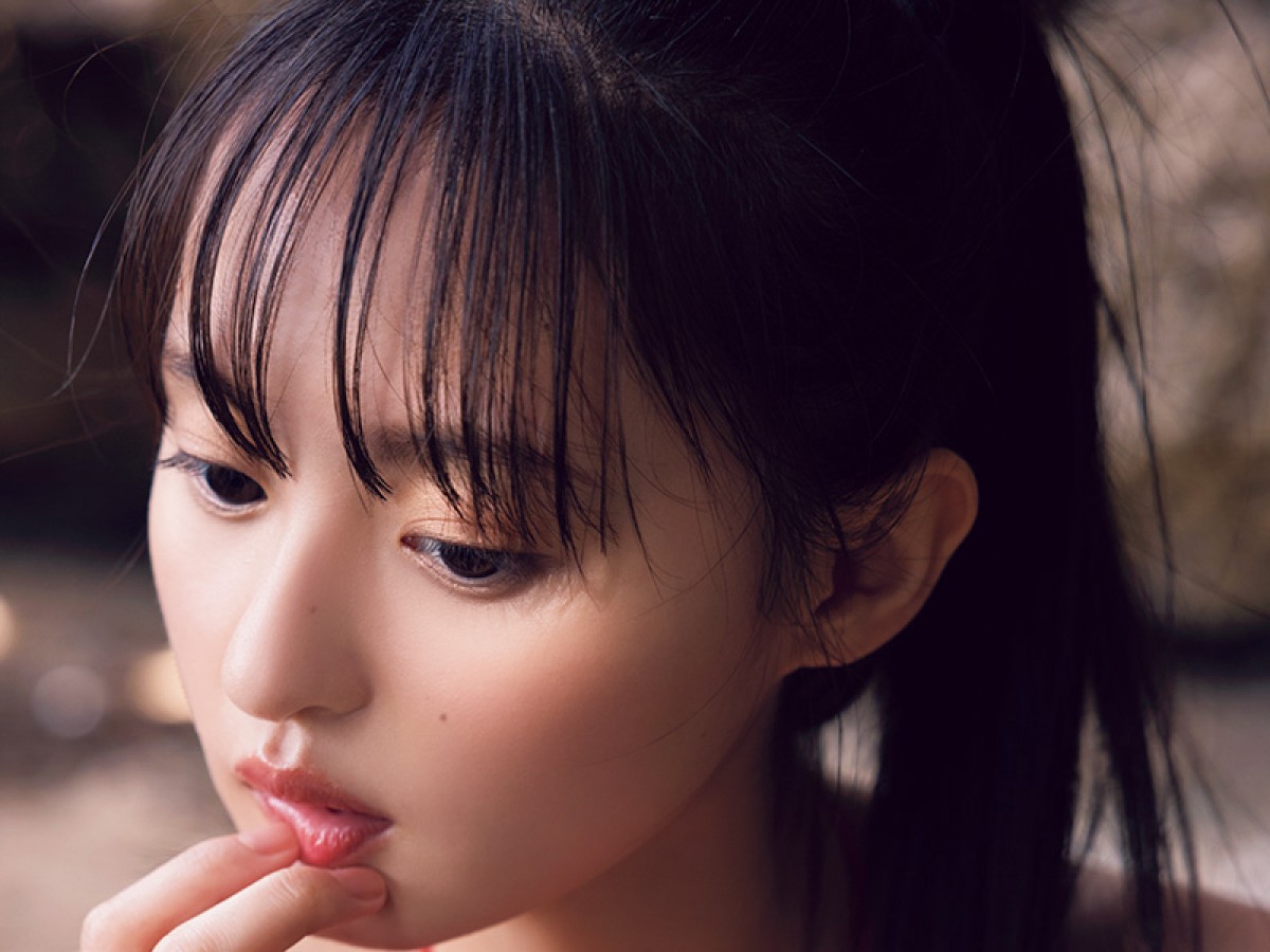 乃木坂46・遠藤さくら、新たな水着カット公開 ポニーテール姿で大人っ