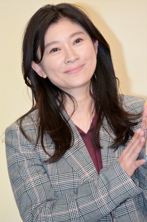 篠原涼子、ドラマ8『ハイエナ』記者会見に登場
