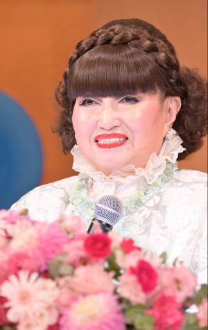 黒柳徹子、『続 窓ぎわのトットちゃん』発売記念会見に登場