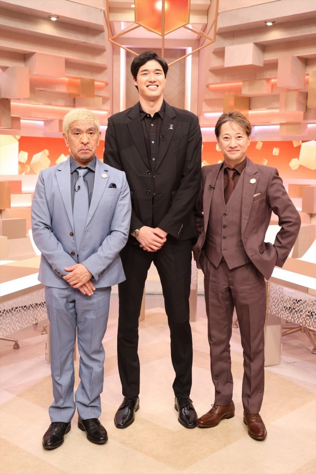 『まつもtoなかい』に出演する（左から）松本人志、渡邊雄太、中居正広