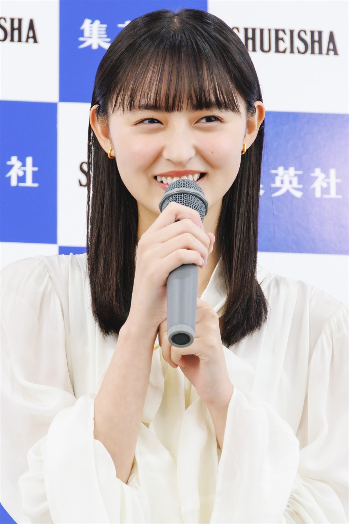 乃木坂46・遠藤さくら、誕生日のサプライズに笑顔　22歳は「グループについていっぱい考えられる人になりたい」