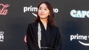 「第36回東京国際映画祭」オープニングレッドカーペットに登場した新垣結衣