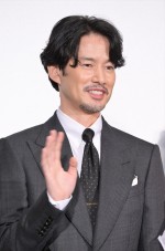 竹野内豊、映画『唄う六人の女』完成披露上映会 舞台挨拶に登場