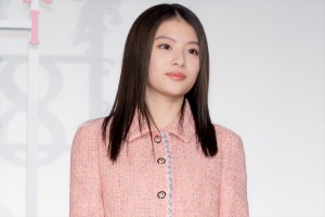 出口夏希、映画『あの花が咲く丘で、君とまた出会えたら。』完成披露試写会に登場