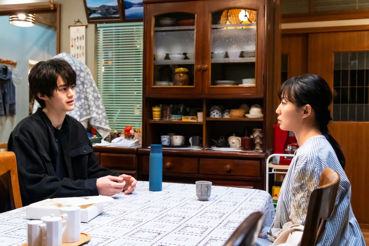 『ゆりあ先生の赤い糸』第4話　“ゆりあ”菅野美穂、夫の彼女“みちる”松岡茉優から突然抱きつかれる