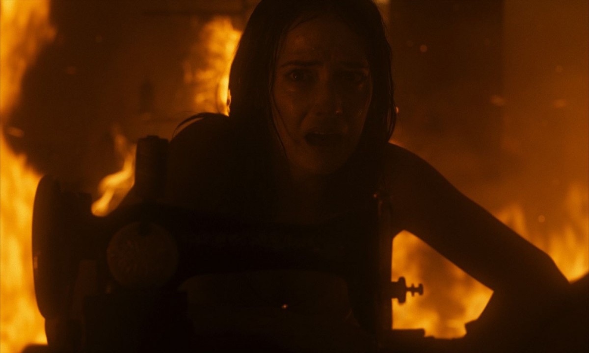 エヴァ・グリーンの口元から“何か”が這い出す――ホラー映画『NOCEBO／ノセボ』予告公開