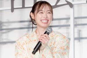 福原遥、映画『あの花が咲く丘で、君とまた出会えたら。』完成披露試写会に登場
