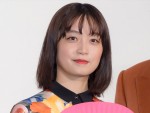 深川麻衣、映画『人生に詰んだ元アイドルは、赤の他人のおっさんと住む選択をした』公開記念舞台挨拶に登場