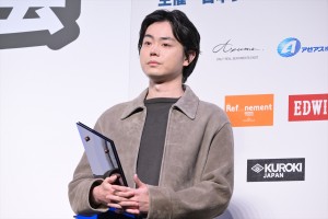 菅田将暉、「第40回ベストジーニスト2023」授賞式に登場