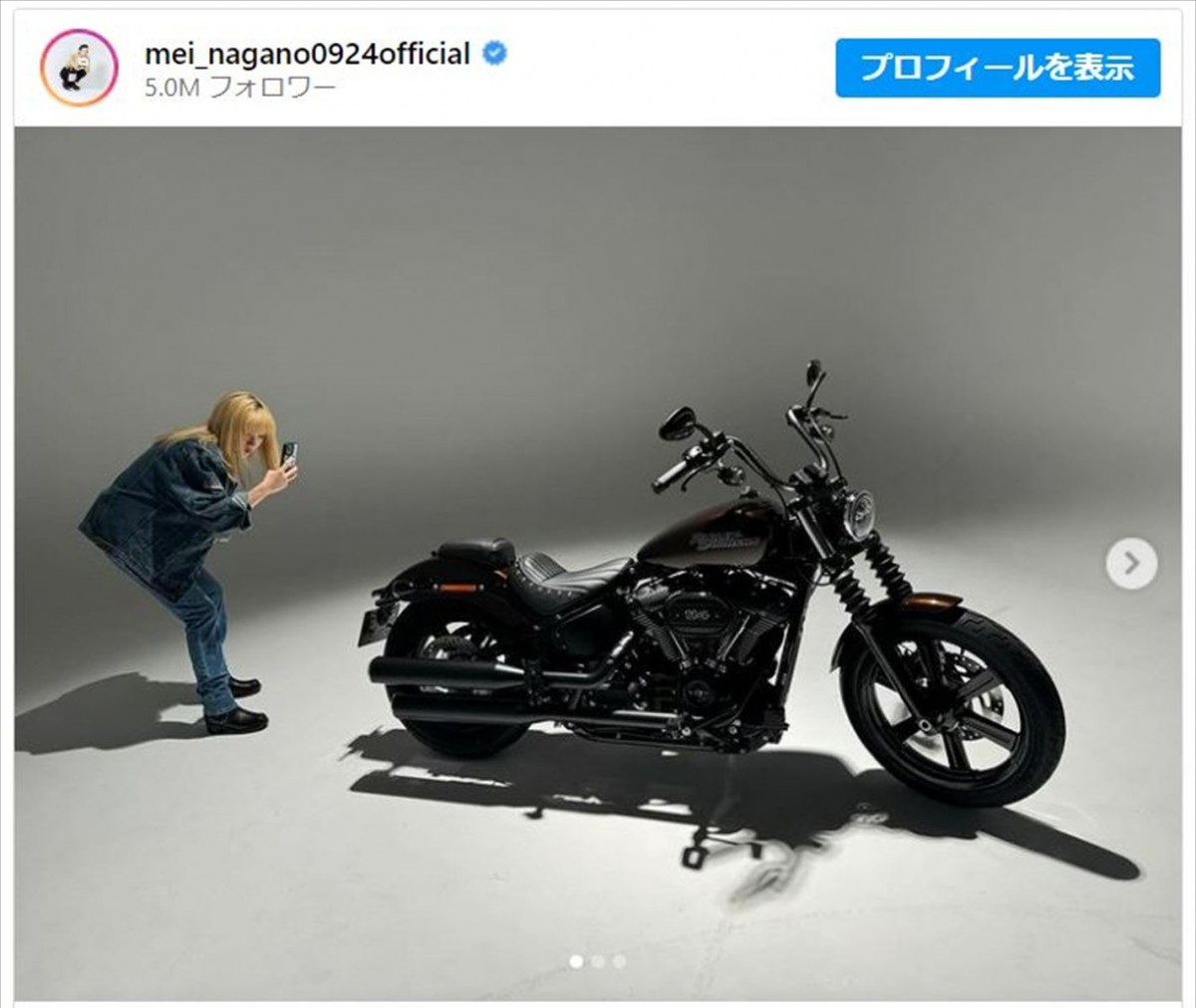 永野芽郁、念願の大型バイクをゲット！　金髪姿が真っ黒なハーレーに映える「最強で最高です」